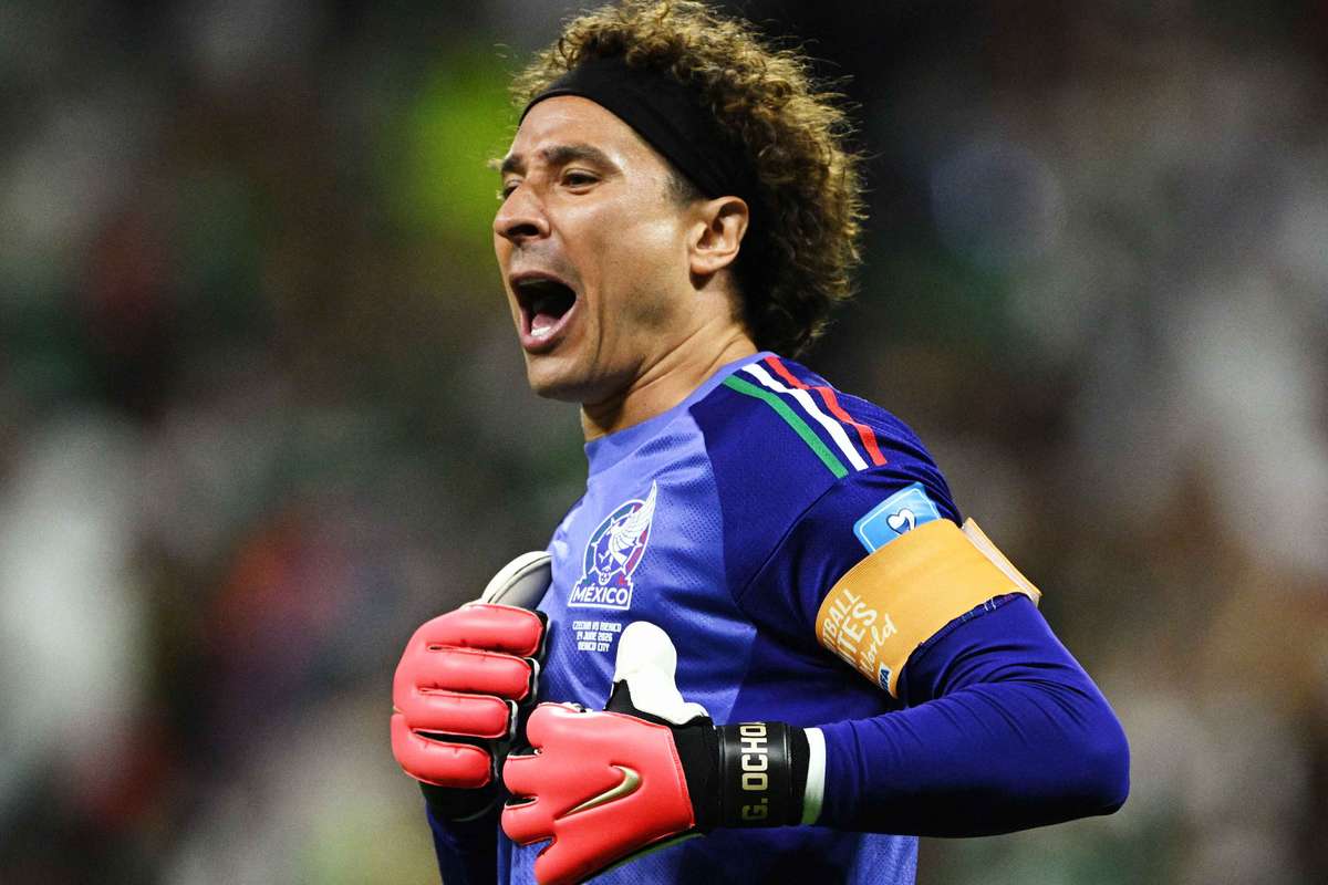 México mantém os 100%, elimina República Tcheca e faz homenagem a Ochoa