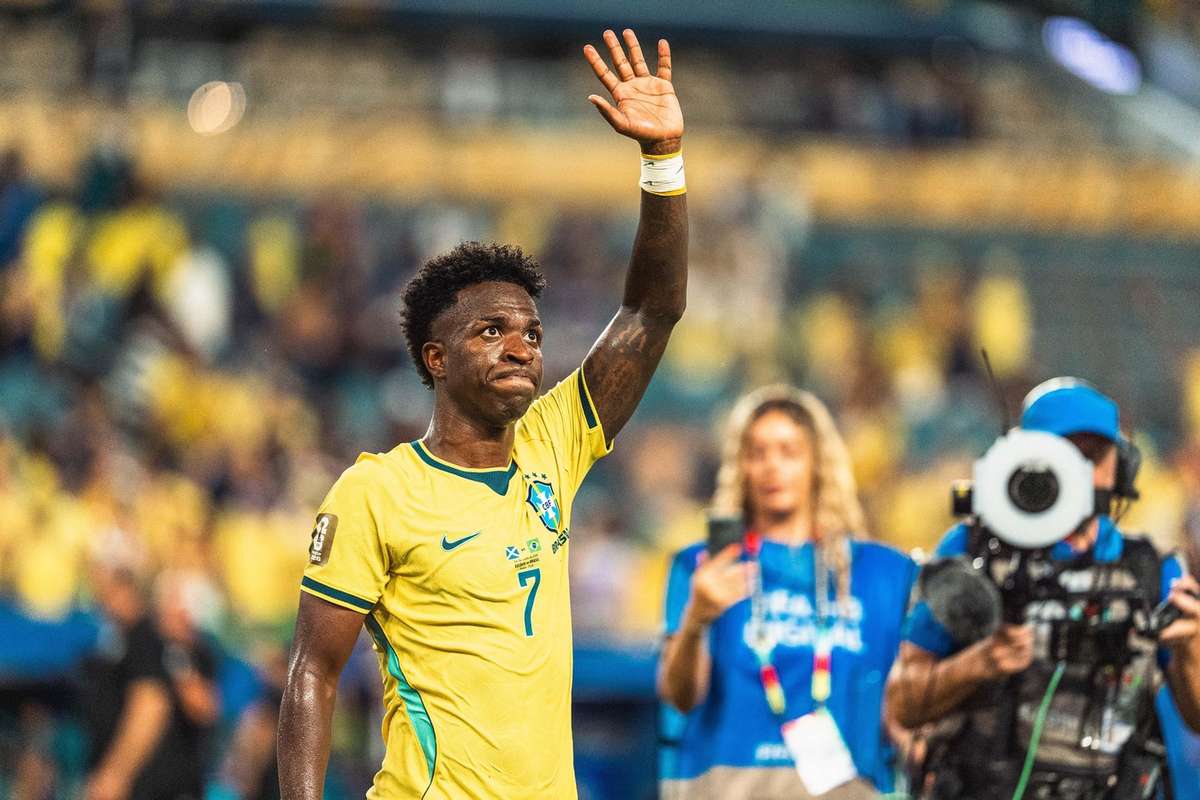 Con un doblete ante Escocia, Vinícius se apunta a la caza de la Bota de Oro