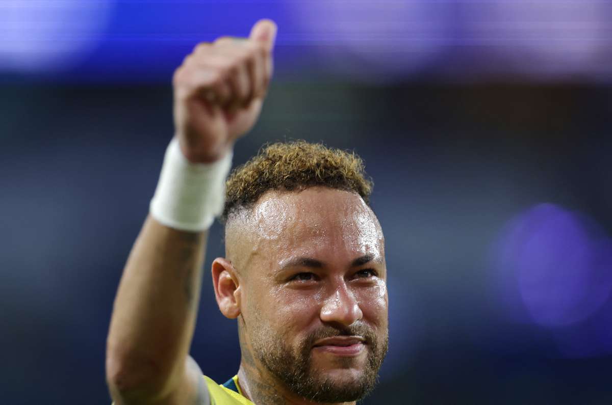 Neymar regressa ao fim de 3 anos, emociona-se e envia mensagem a Ancelotti: "Estou preparado"