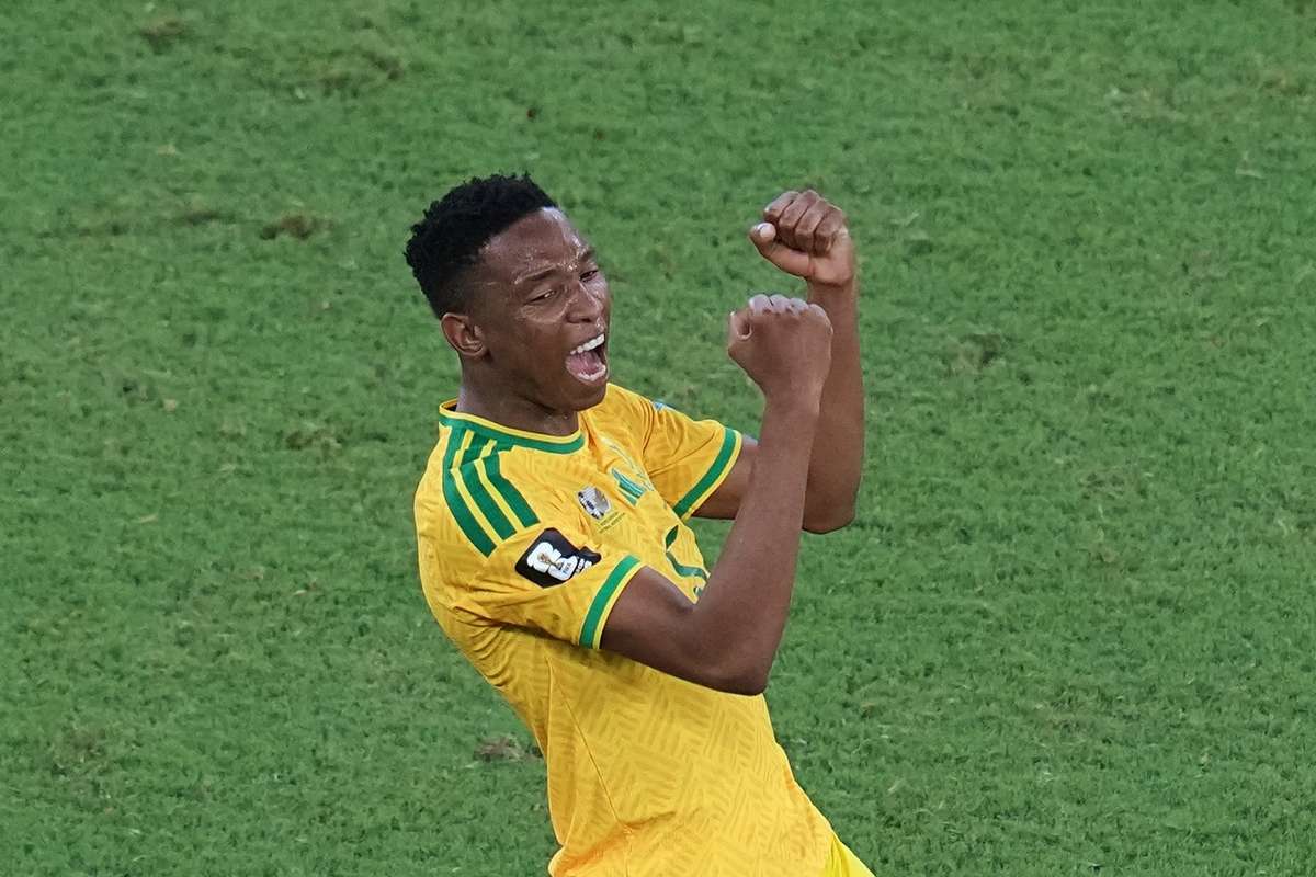 Fuelled by anger, South Africa take surprise place in World Cup round of 32