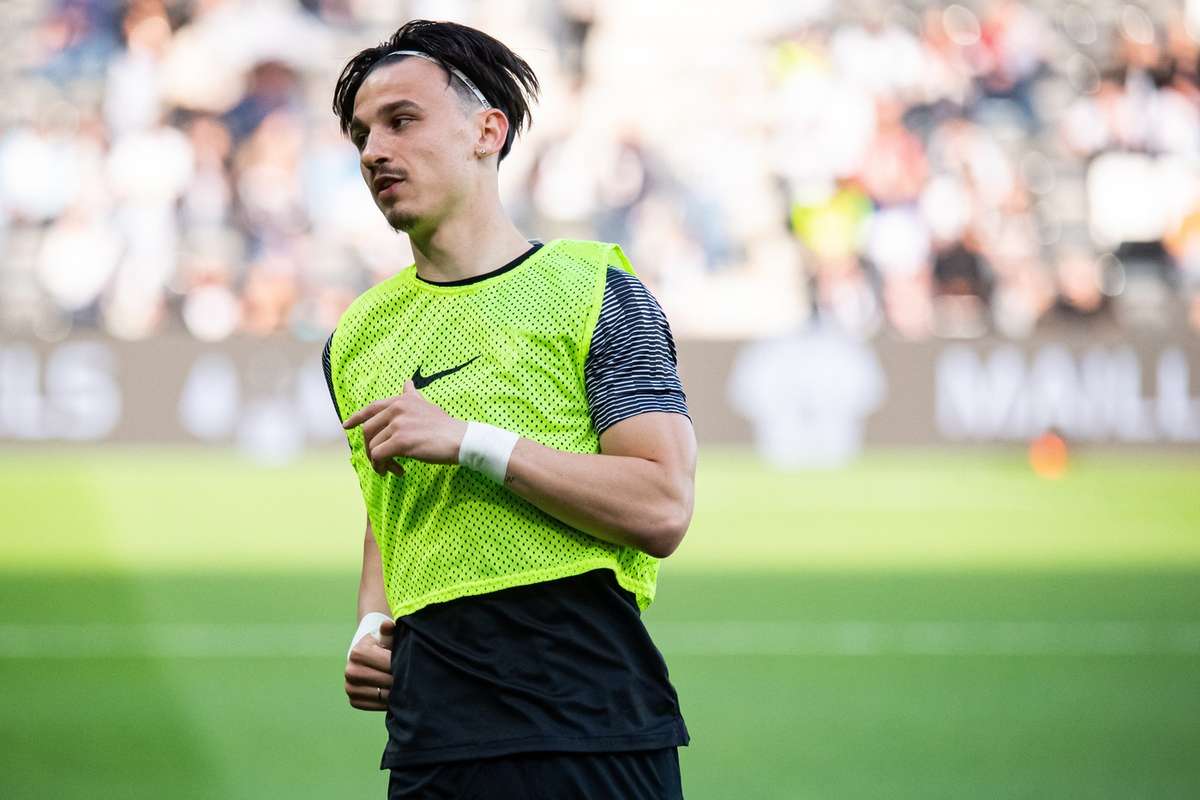 Oficial: Esteban Lepaul renova com o Rennes até 2030