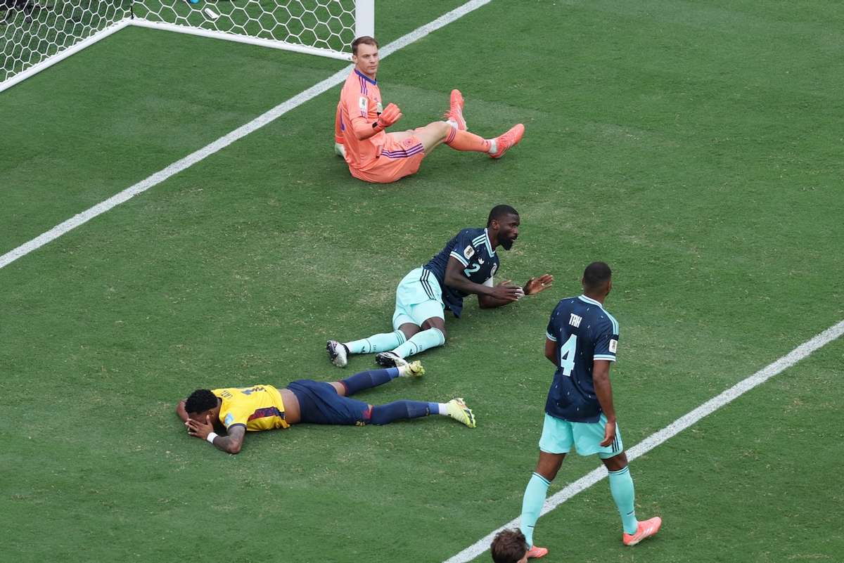 Manuel Neuer: Die Bälle sausen an ihm vorbei – Fehler vor zweitem Gegentor?
