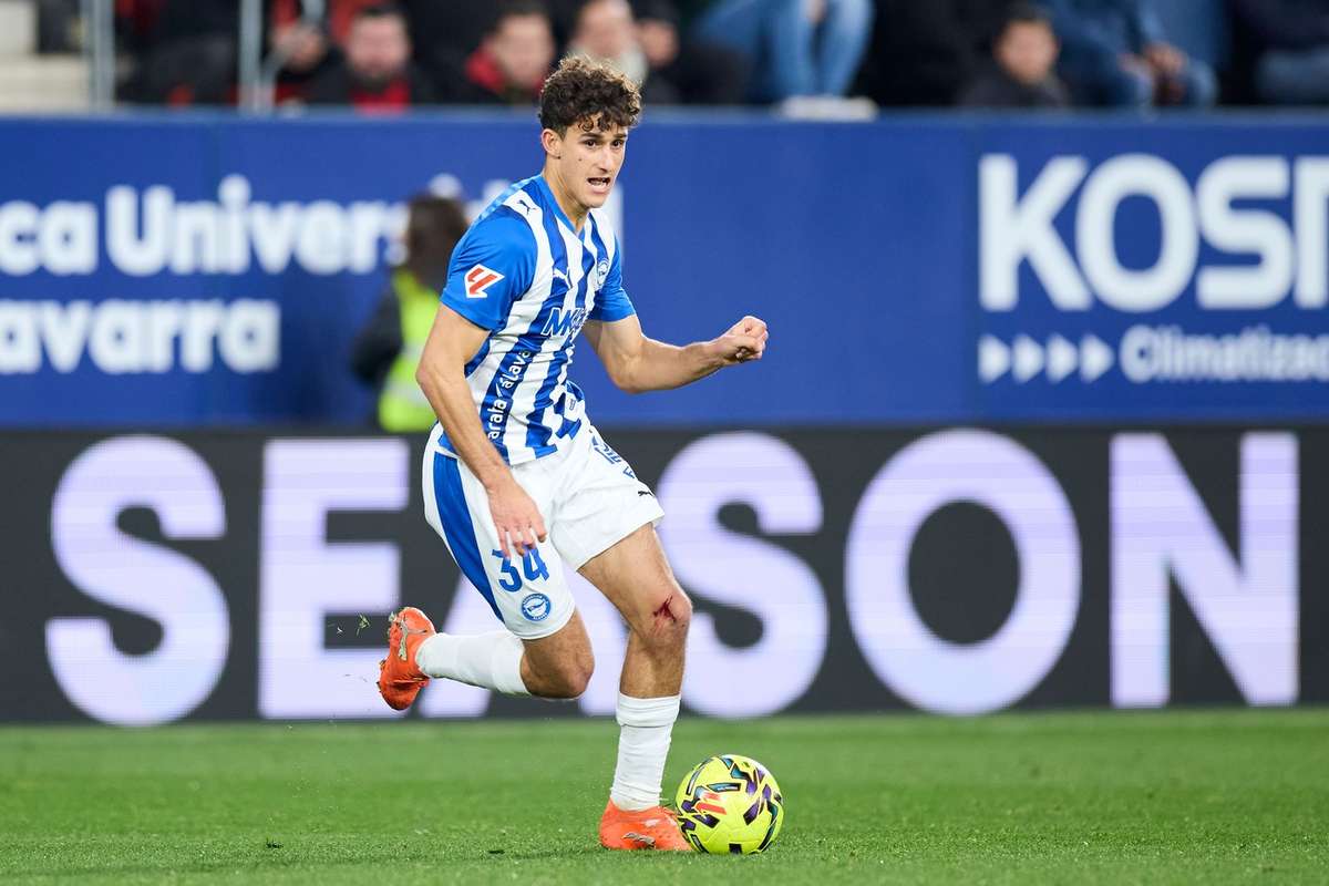 Oficial: Aitor Mañas renova até 2030 com o Alavés
