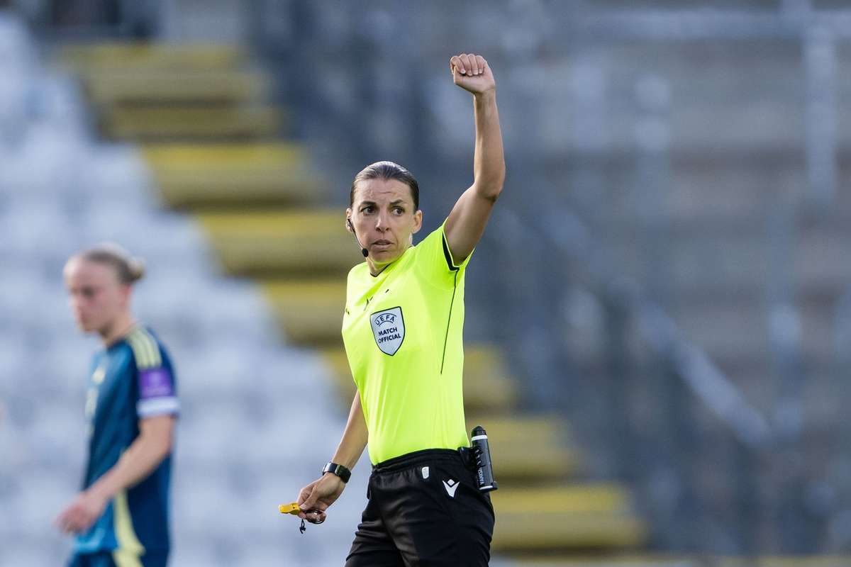 Première femme arbitre en Ligue 1 et en Coupe du monde, Stéphanie Frappart prend sa retraite