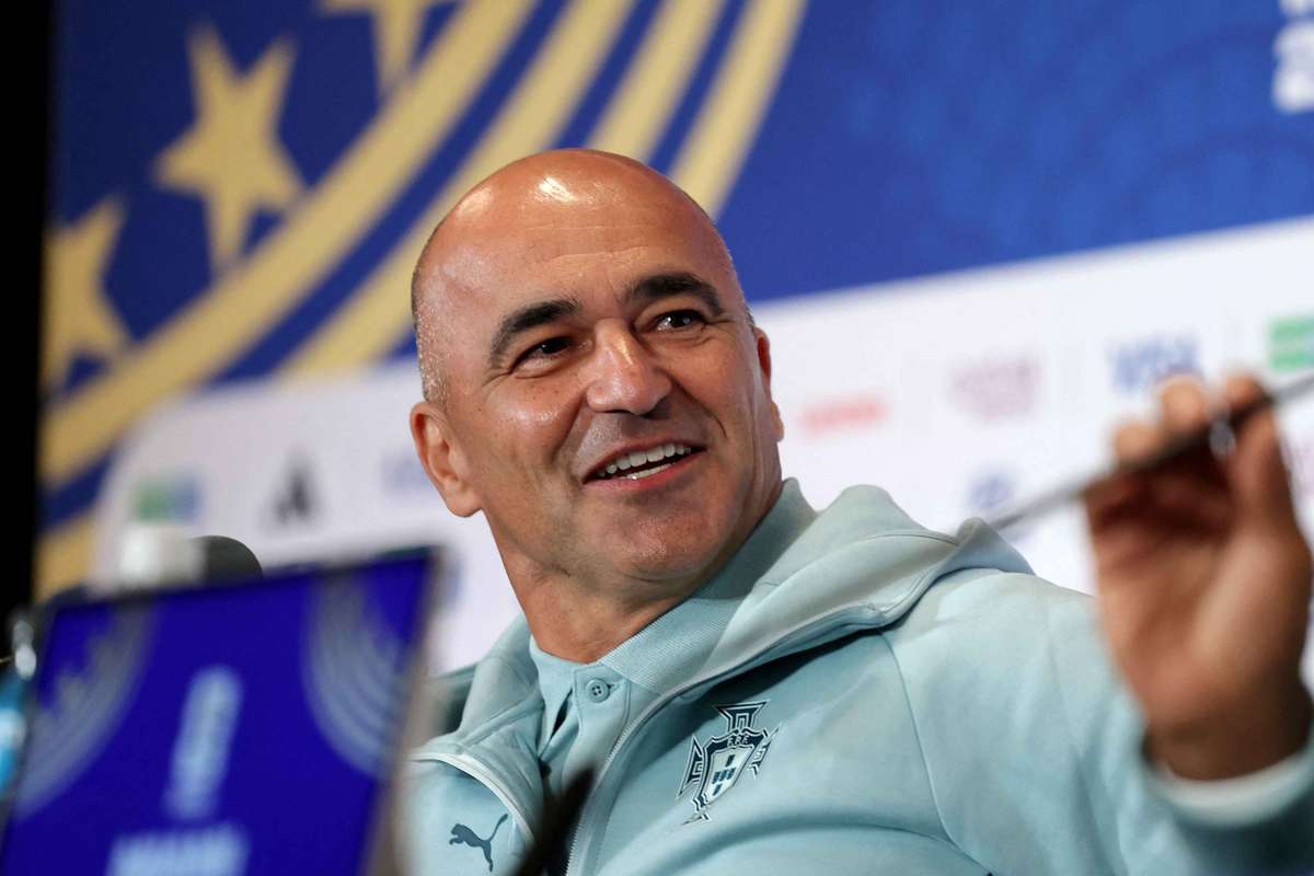 Martínez interrompu par de la musique lors de la conférence de presse avant le match contre la Colombie