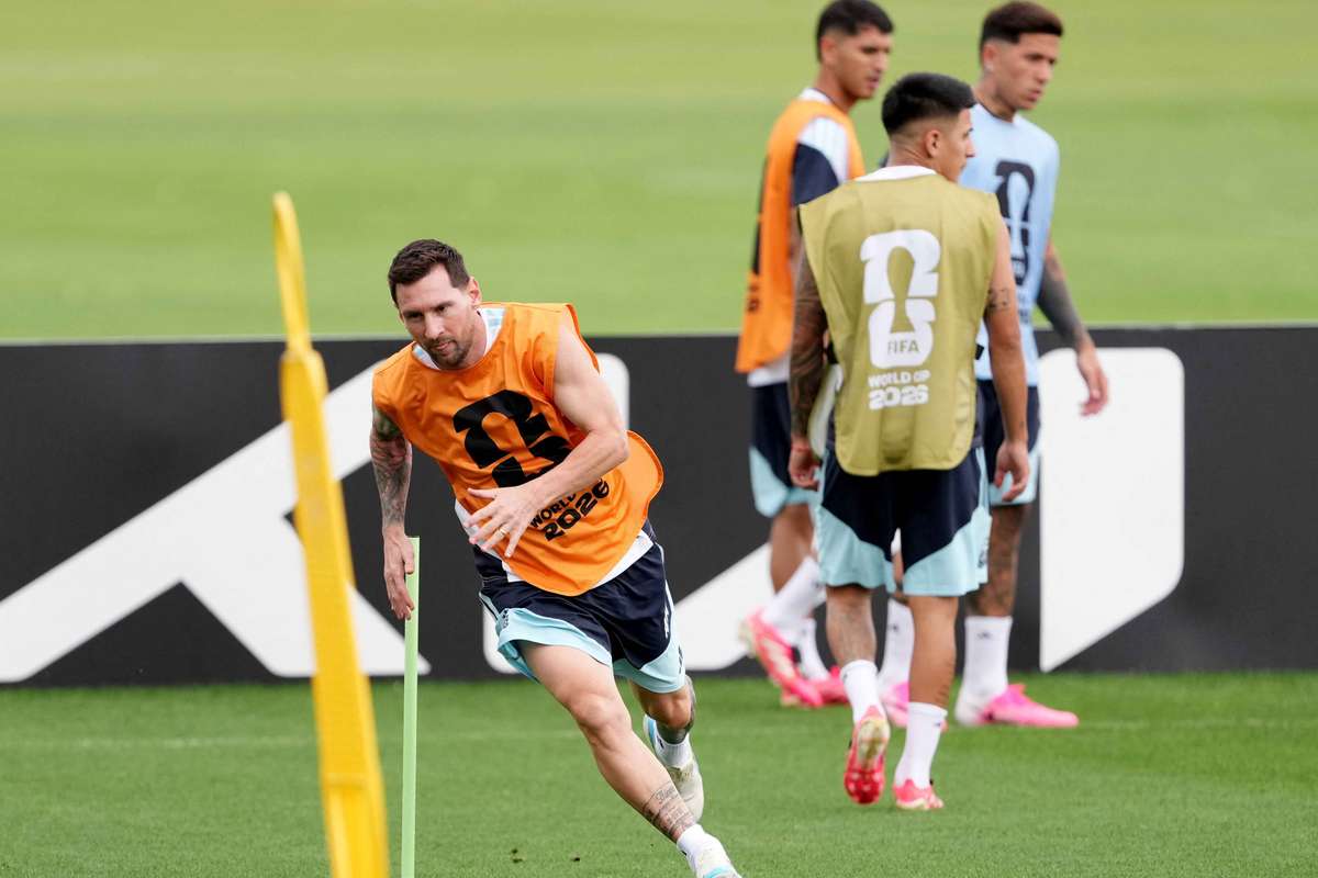 Lionel Messi to start on the bench against Jordan