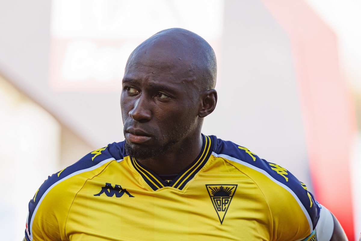 Mangala, ex-defesa central de FC Porto e Estoril Praia, termina carreira aos 35 anos