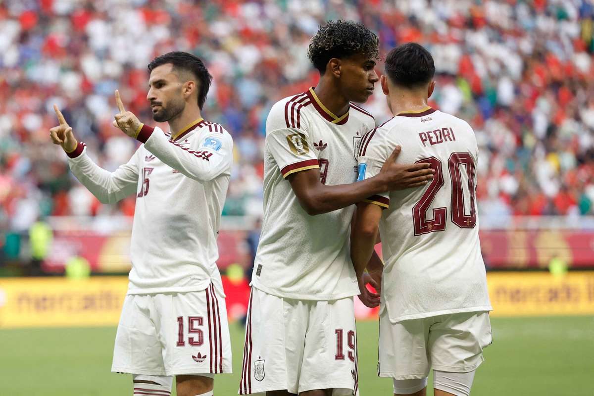 Spain edge Uruguay to win group as La Celeste crash out at group stage once again