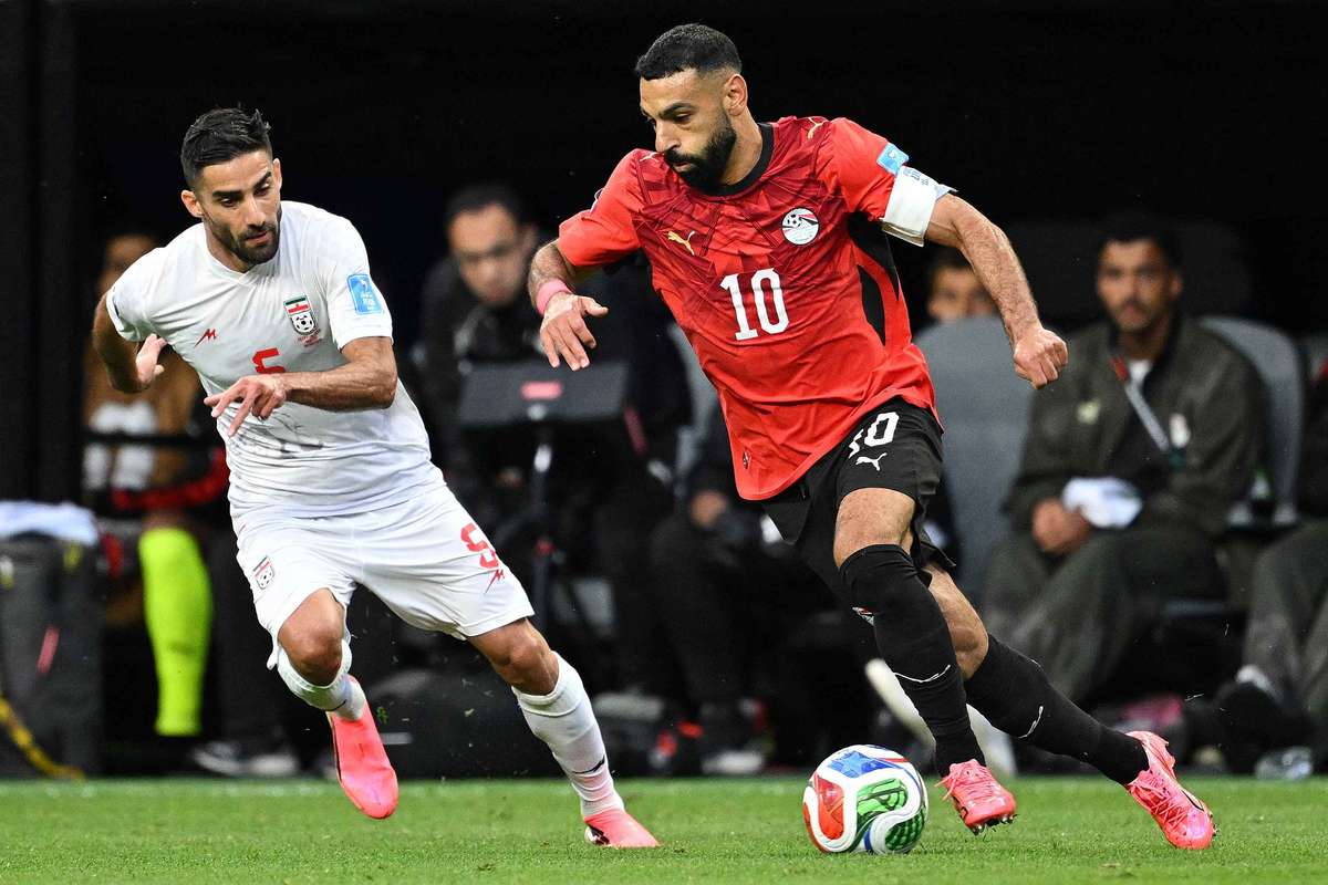 Egito empata com Irã, avança em 2º e enfrentará Austrália no mata-mata