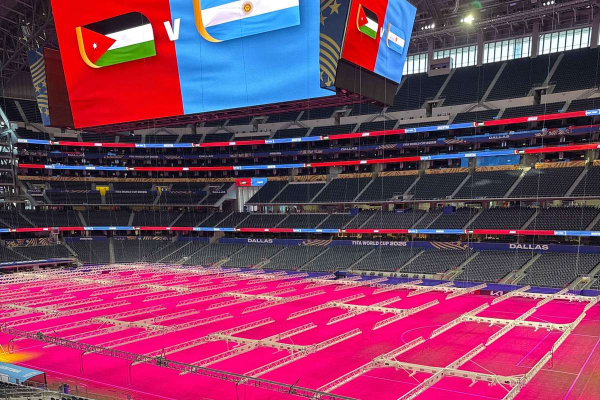 Inside the AT&T Stadium: 'pink pitch' and giant screen that can interfere with the ball