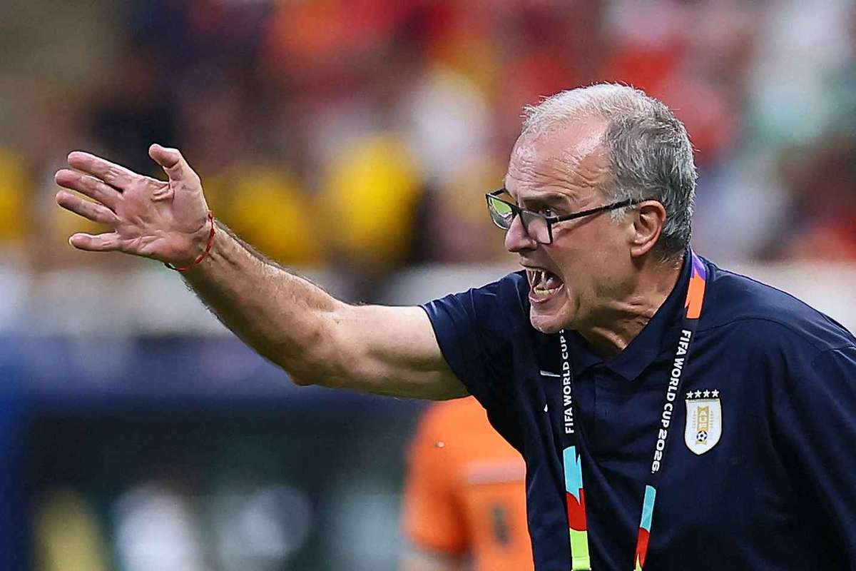 Bielsa explica saída de Muslera e resigna-se: "Não vou deixar nada ao futebol uruguaio"