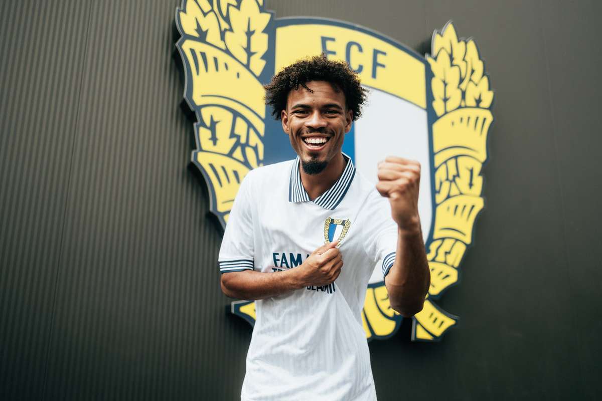 Oficial: Famalicão contrata médio francês Mathis Jangeal ao PSG