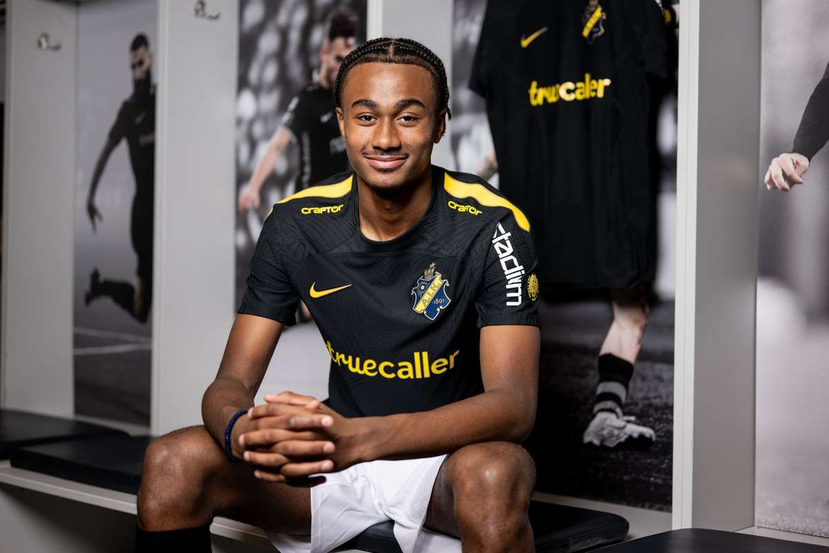 Oficial: Fulham contrata sueco Jonah Kusi-Asare ao Bayern Munique