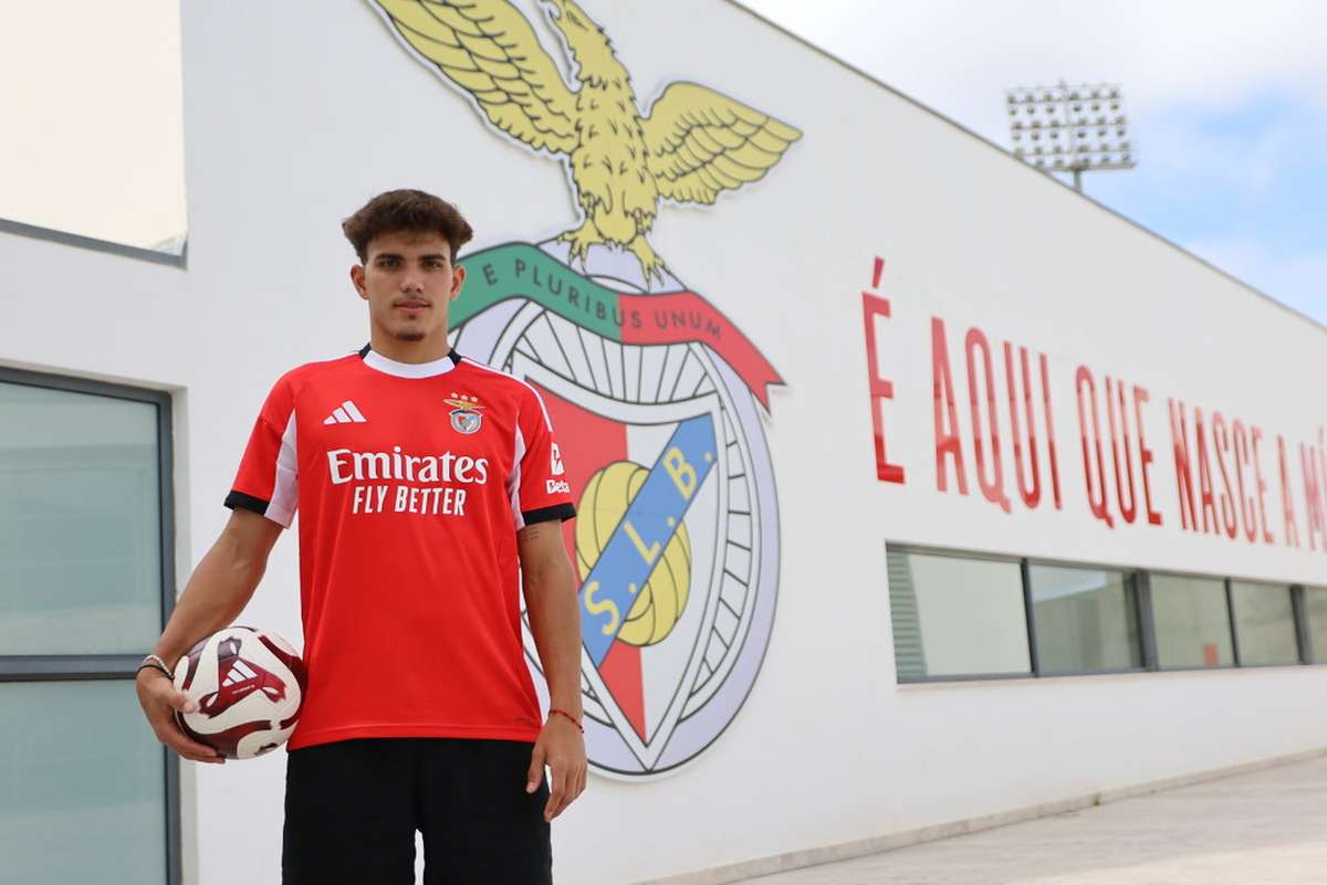 Oficial: Lateral João Conceição renova com o Benfica