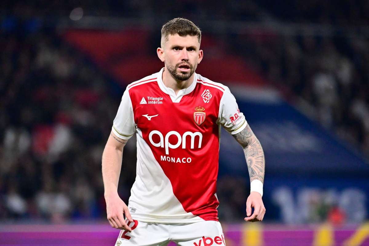 Caio Henrique (Mónaco) prestes a realizar exames médicos no Ajax