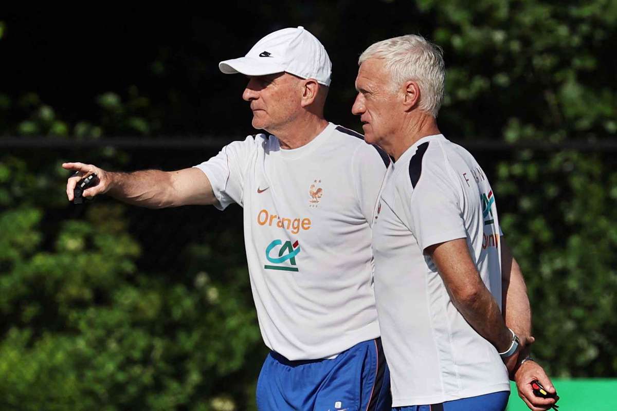 Entraînement pour les remplaçants français, dirigé par Deschamps