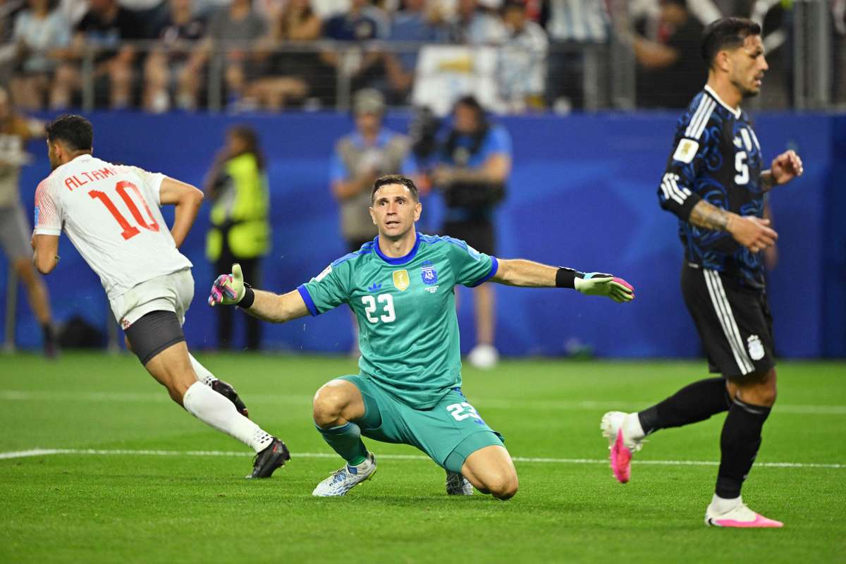 Mundial-2026: Dibu Martínez afirma sentir-se "cada vez melhor" e já pensa em Cabo Verde