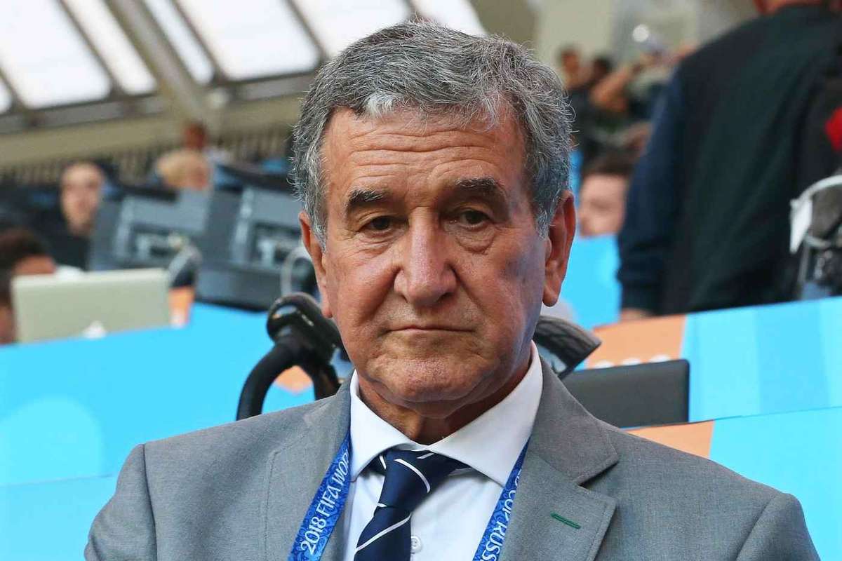 Ex-selecionador brasileiro Carlos Alberto Parreira "estável" após operação