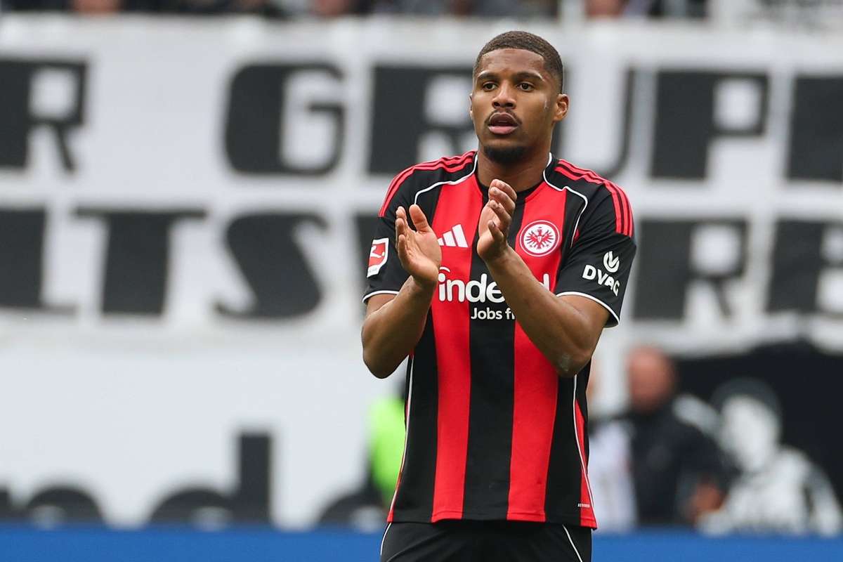 Coventry City em negociações para contratar Aurèle Amenda (Eintracht Frankfurt)