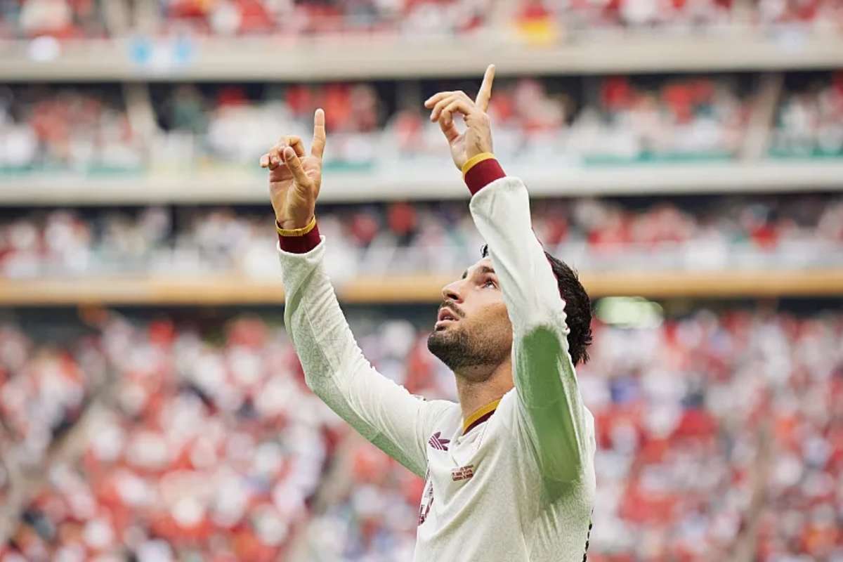 Baena celebra su primer MVP en un Mundial con un mensaje al cielo