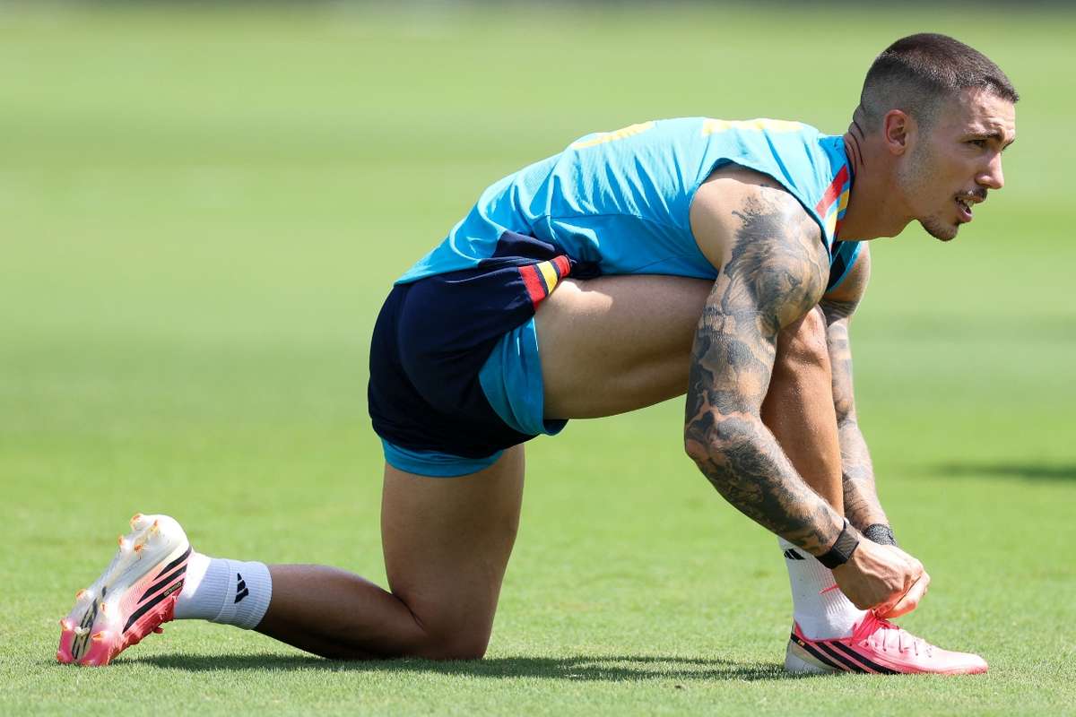 Grimaldo: "Es complicado no tener minutos y estar fuera del campo"