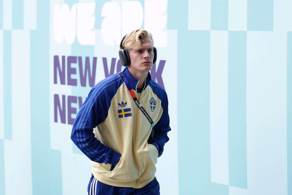 Bergvall and Svensson in for Sweden; France revert to previous XI for World Cup clash