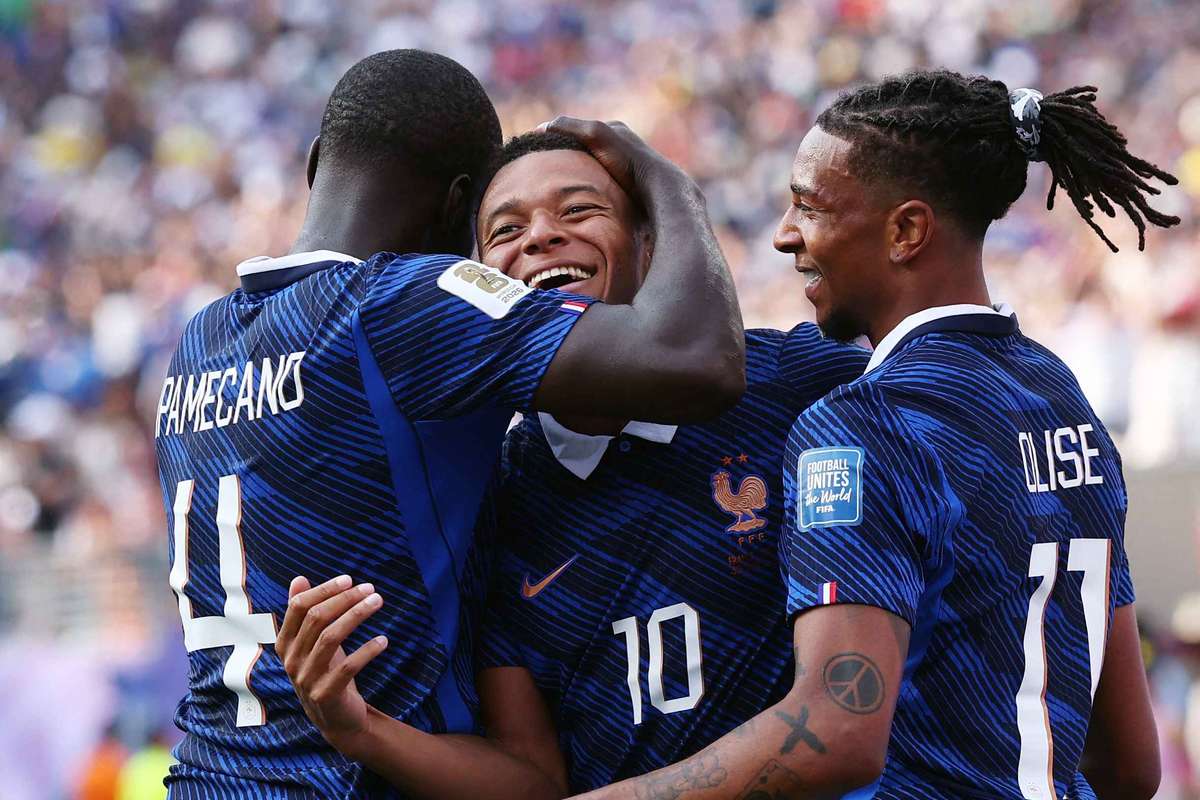 Les Bleus corrigent la Suède et affronteront le Paraguay en 1/8 de finale