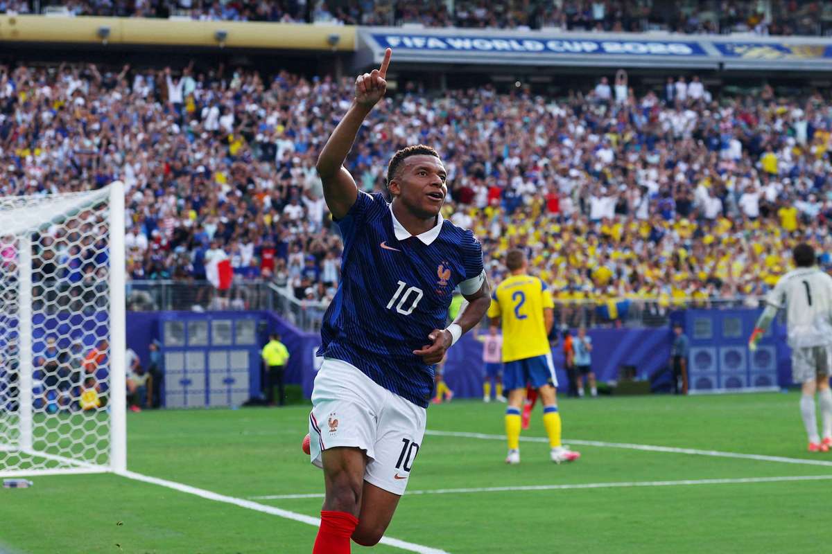 Mbappé não pensa no recorde de Messi: "O Leo vai marcar mais golos"