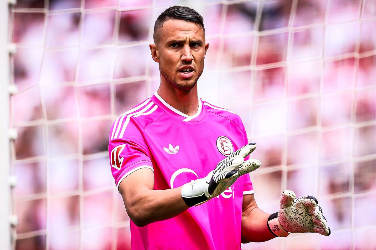 Oficial: Ex-Benfica Odysseas Vlachodimos vai continuar no Sevilha