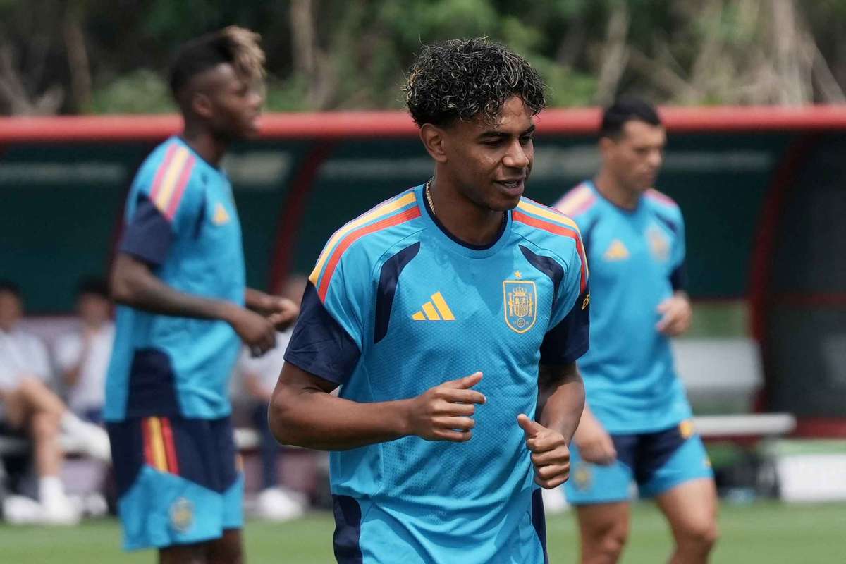 Yamal provoca Cucurella após acordo com o Real Madrid: "Vou devorá-lo vivo"