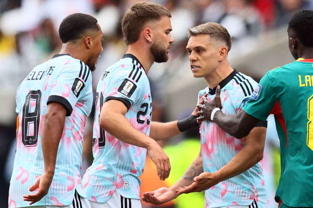 Tielemans e Trossard batem boca e se encaram em Bélgica x Senegal