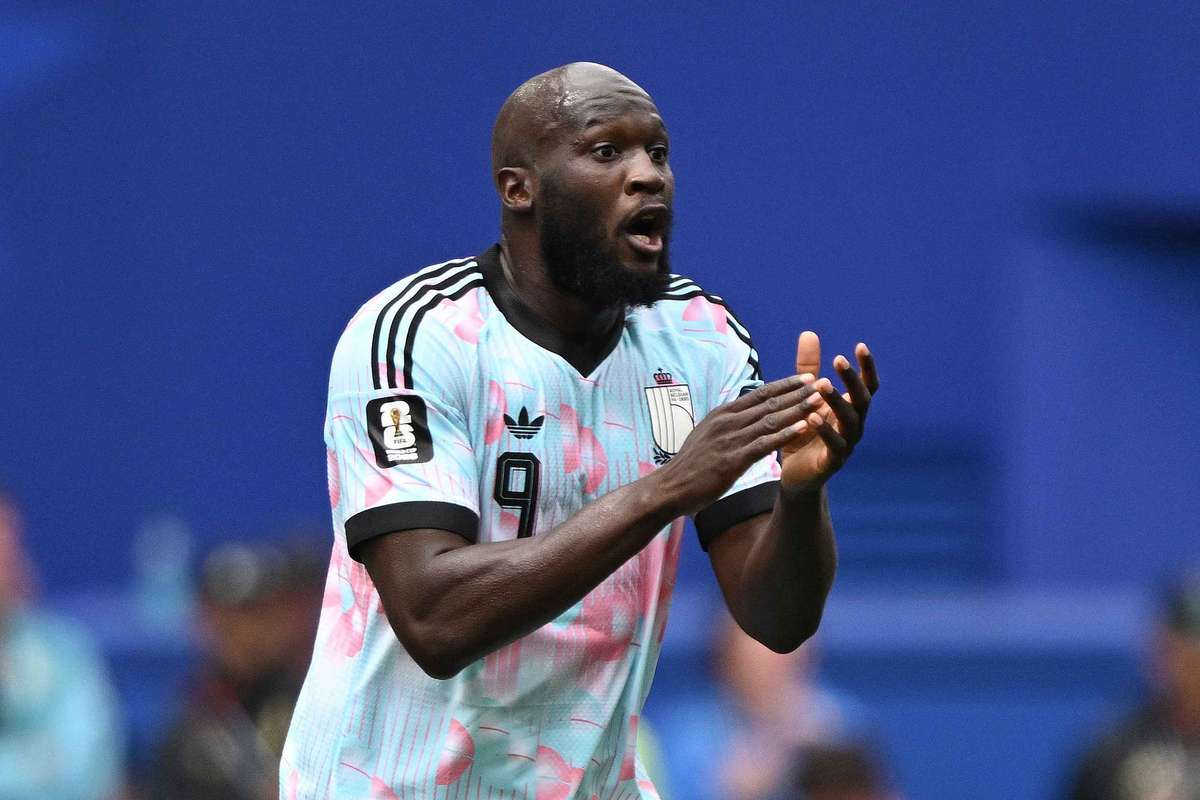 Lukaku emociona-se após marcar no Mundial: "Foi a ajuda do meu pai lá de cima"
