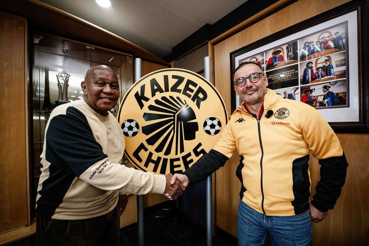 Da Cruz arrives at Naturena to begin life as Kaizer Chiefs coach with key message