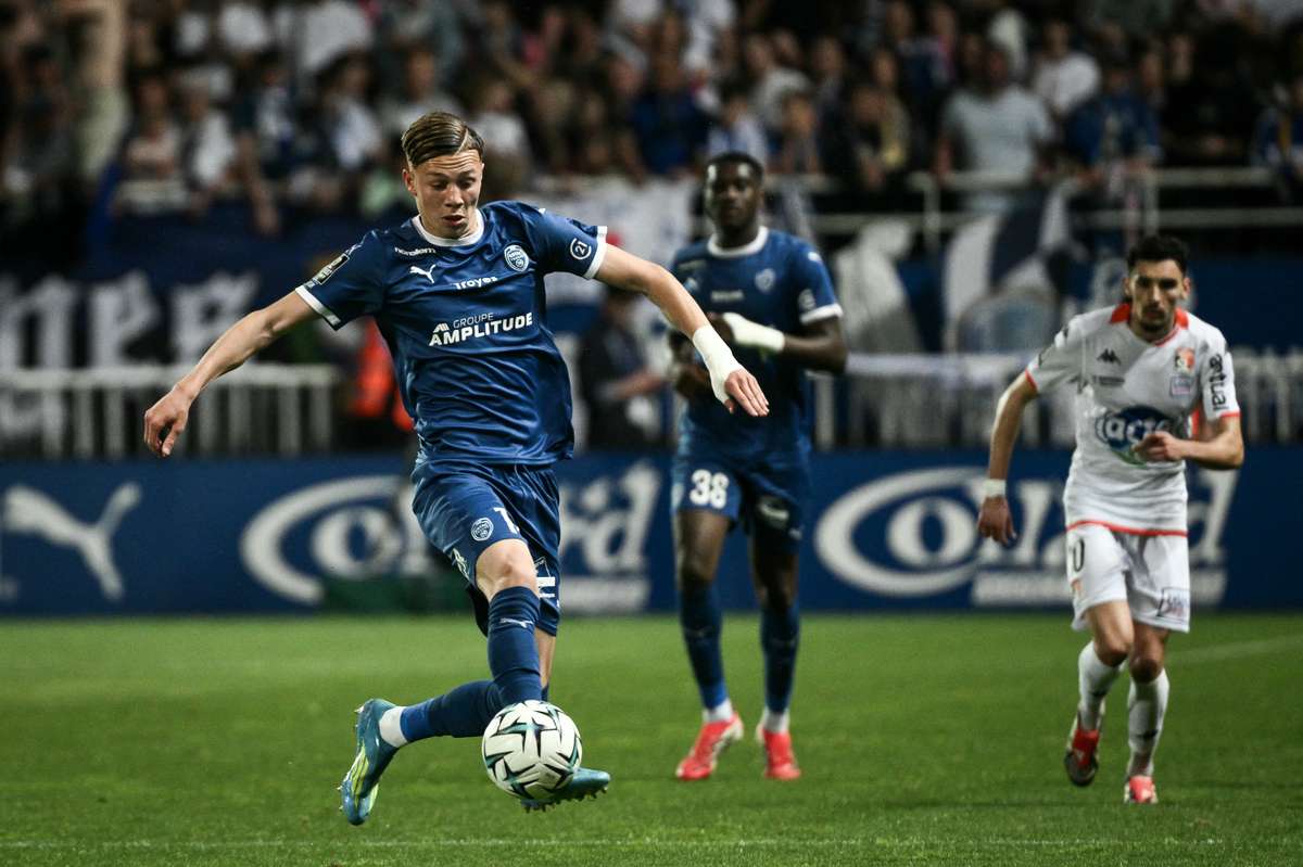 Manchester City prête le jeune attaquant français Mathys Detourbet à Monaco