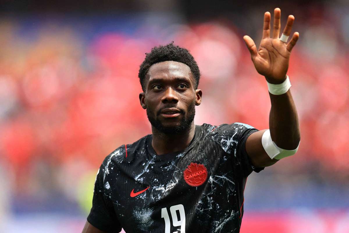 El Bayern toma una decisión sobre Alphonso Davies antes de la llegada de Nathaniel Brown