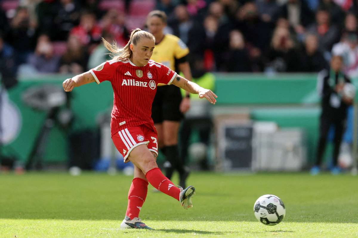Georgia Stanway signs for Arsenal on four-year deal after leaving Bayern Munich
