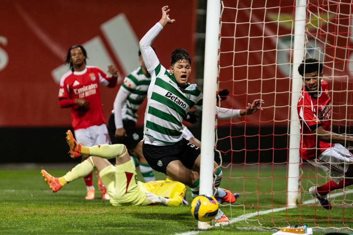 Bruno Ramos (Sporting) lesiona-se durante a pré-época