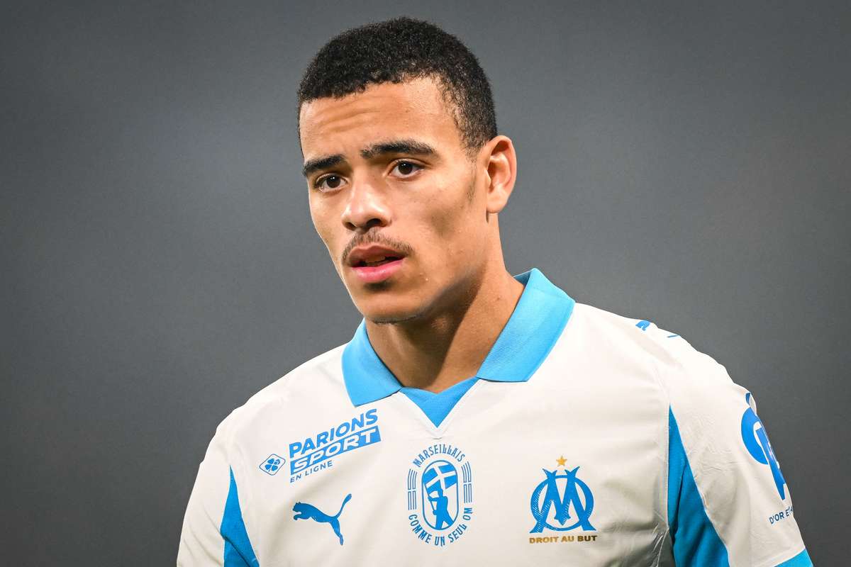 Roma de olhos postos no inglês Mason Greenwood