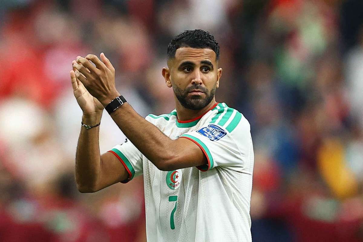 Riyad Mahrez deixa o Al-Ahli após anunciar aposentadoria da Argélia