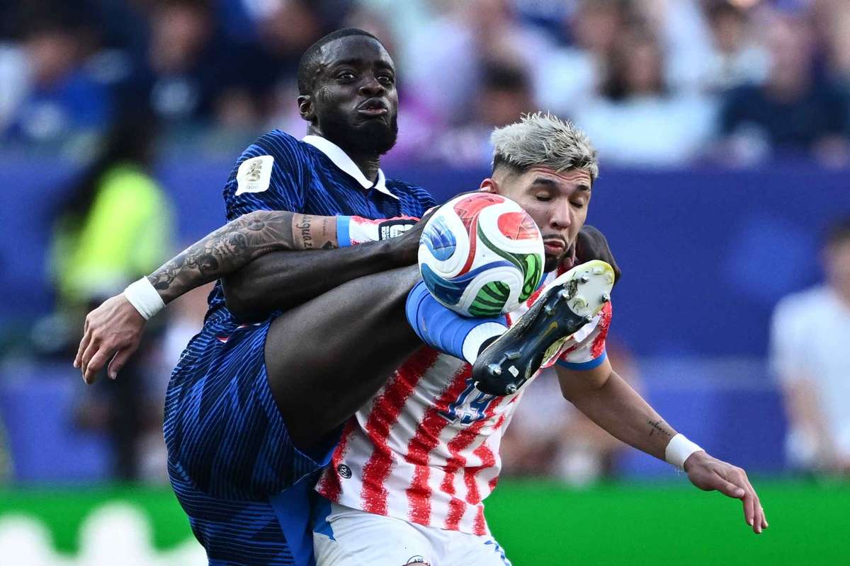 Defesa mostra que França está bem servida dos dois lados do campo; veja notas contra Paraguai