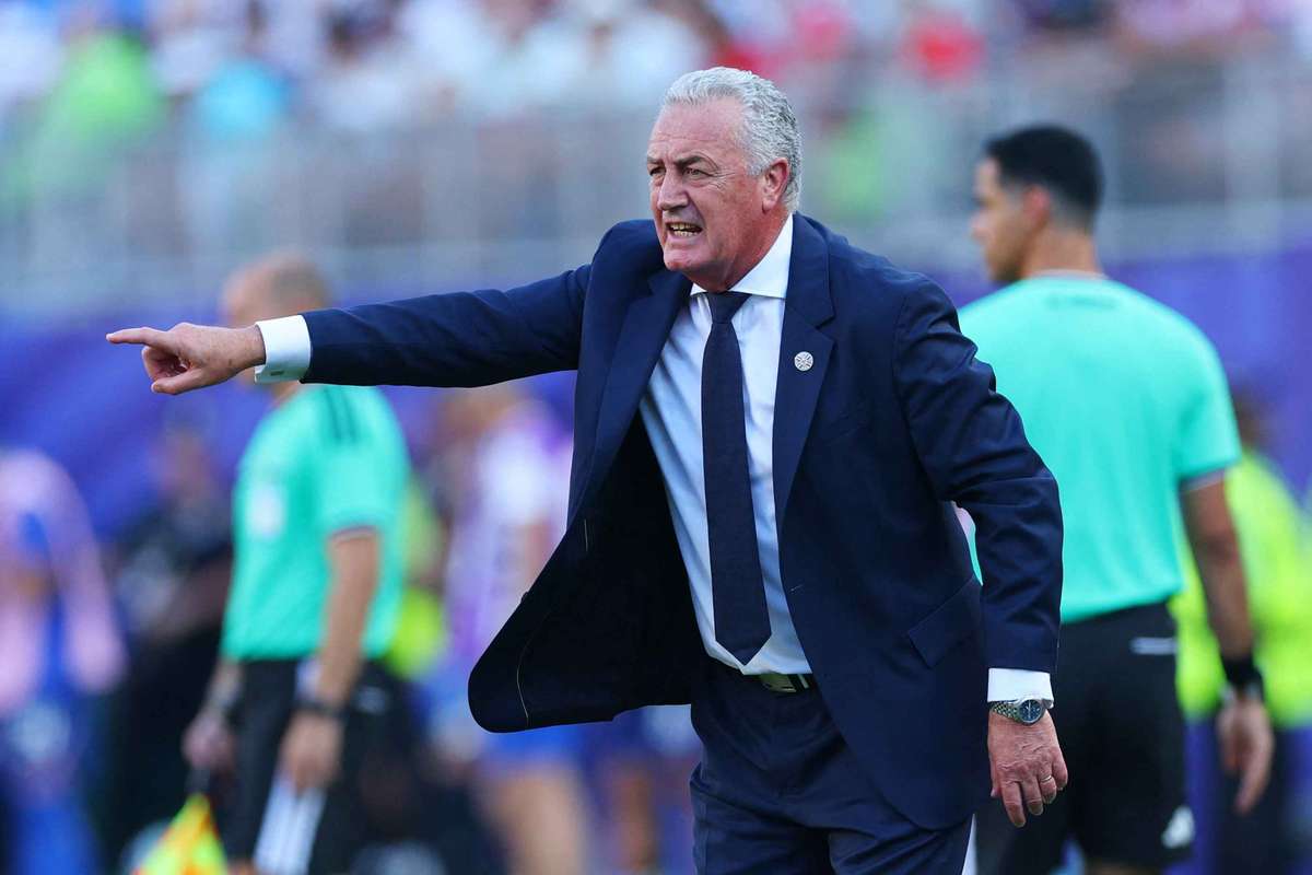 'Bleeding' Alfaro unsure if he will continue as Paraguay manager
