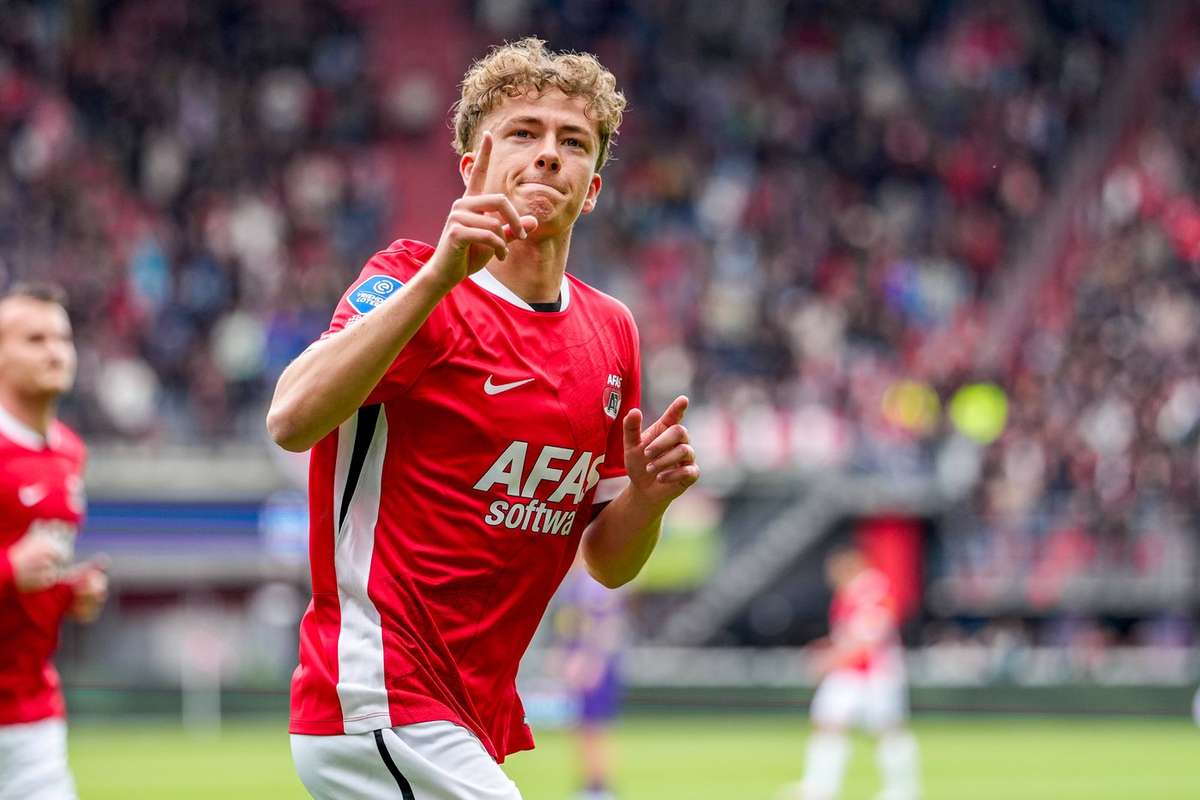 AZ captain Sven Mijnans set for PSV move with agreement reached