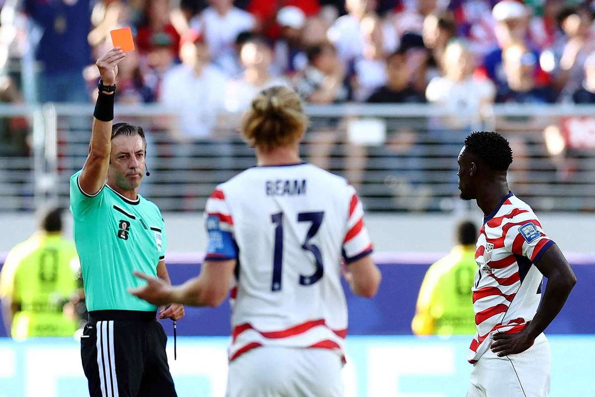 La FIFA retire le carton rouge de Balogun, qui pourra jouer face à la Belgique, Trump se félicite