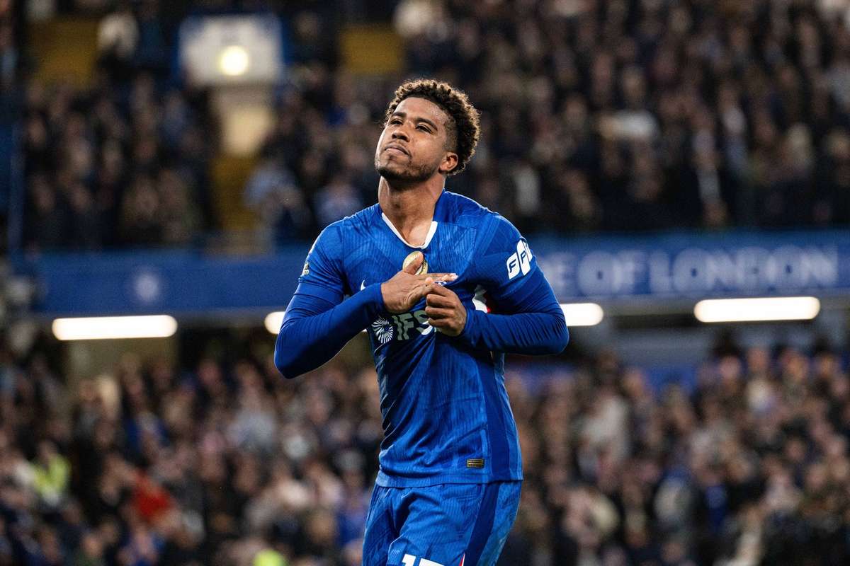 Manchester United continua renovação do meio-campo e aponta a jogador do Chelsea