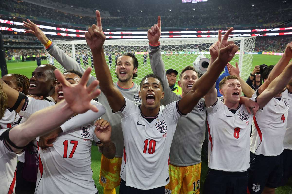 England hold off Mexico in drama-filled encounter to make quarter-finals