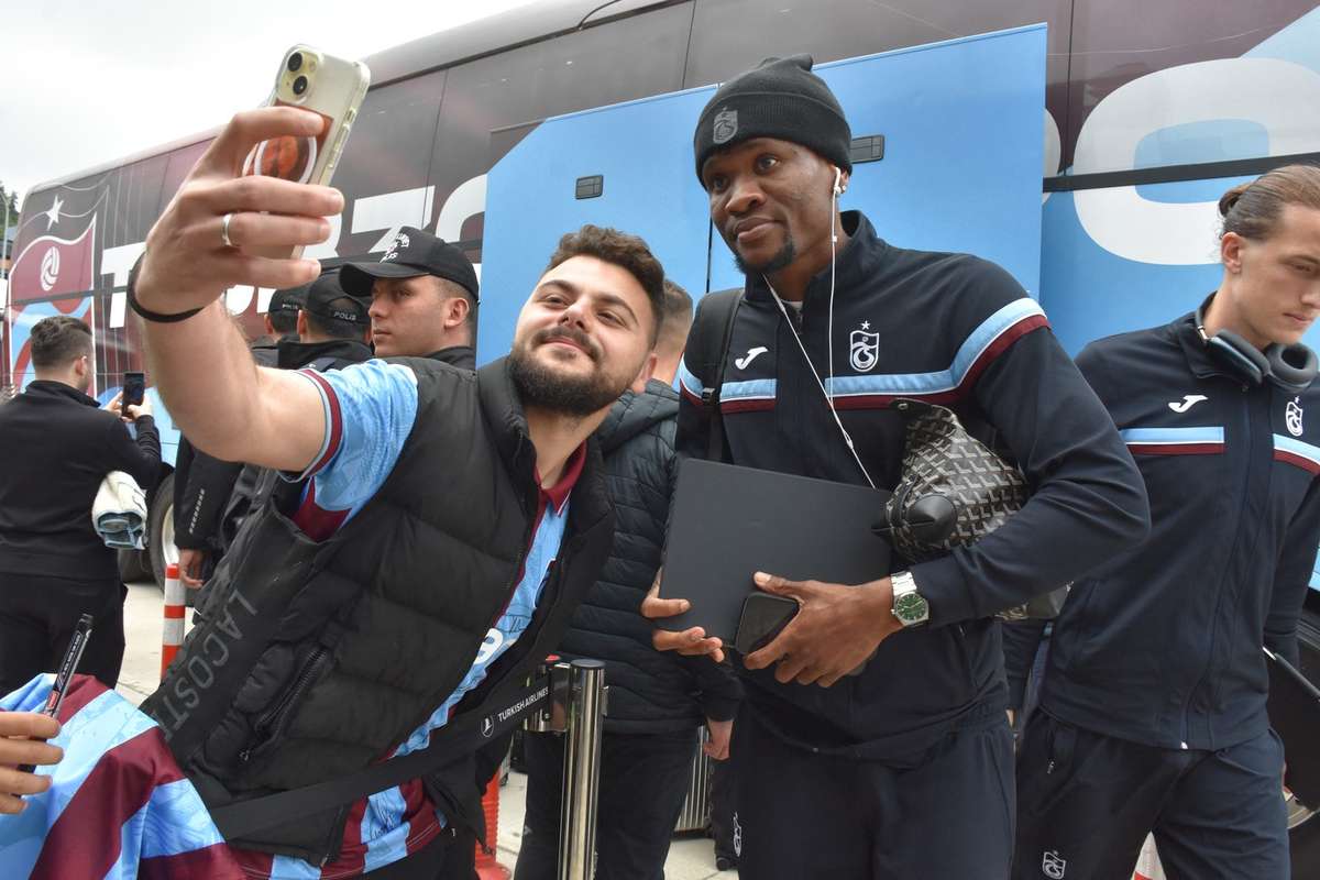 Trabzonspor recusa proposta melhorada do Fulham por Chibuike Nwaiwu