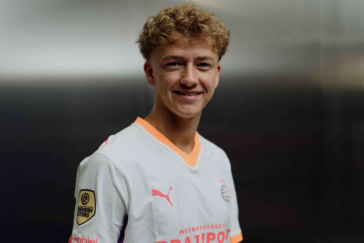 'Built on patience': PSV confirm signing of AZ star Sven Mijnans
