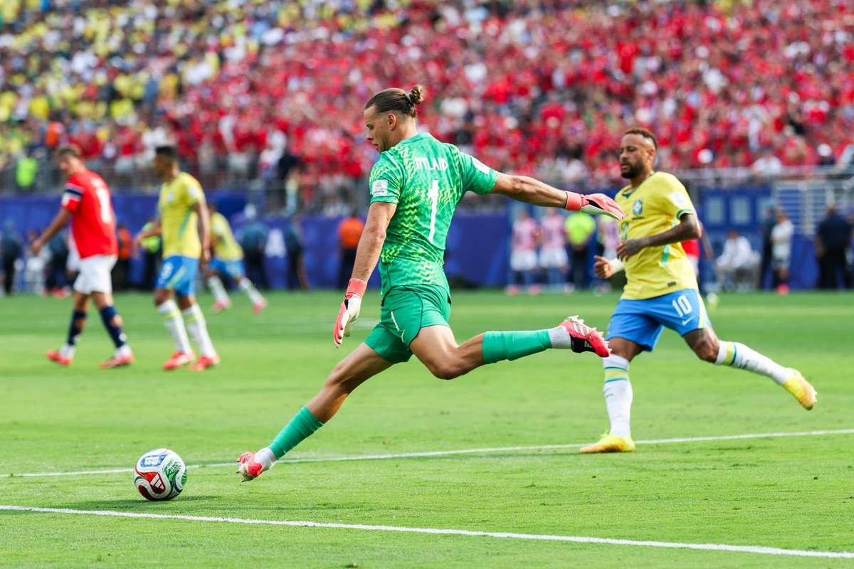 Goleiro norueguês percorreu 6,7 km contra o Brasil: "Difícil de explicar"