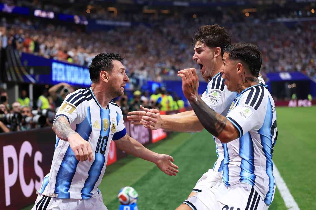 Argentina mount astonishing late comeback to break Egypt hearts and reach quarter-finals