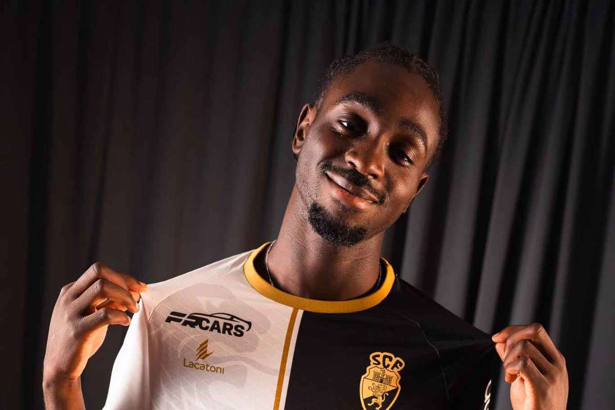Oficial: Francês Joseph Nduquidi é reforço para o meio-campo do Farense
